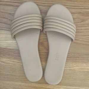 Tkeeks Flat Sandals